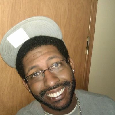 im jus a cool calm laid back kinda person that likes to laugh an have fun.... get at me
