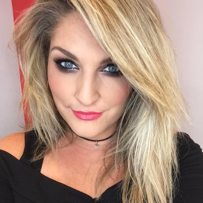 saramarx261's profile picture. 