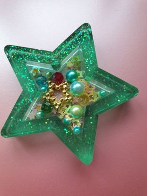 Cachette_U_U's profile picture. 카슈카슈는 숨바꼭질이예요:) / 반짝이들을 만들어요🌟 / 구매문의 :: 멘션 or DM /주문제작 :: DM / 커미션 :: 비정규오픈 / :: 주문제작 받는중 :)