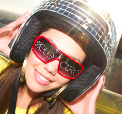 テクノ?エレクトロ?ダブステップ?我々は、ファッション、DJの、ナイトライフ、音楽に触発グローバルダンスミュージックコミュニティのための服を作る。低は、世界の海運を要した。