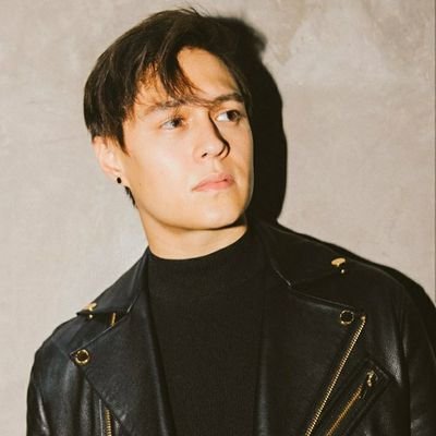 You QUENot resist this boy.
-fanaccount