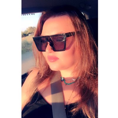 ylz_zly's profile picture. Maviye/maviye çalar gözlerin, Yangın mavisine/ Rüzgarda asi, körsem / Senden gayrısına yoksam, Bozuksam/ Can benim, düş benim, Ellere nesi ?