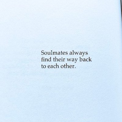 ¿Me pregunto sí en verdad existirá el alma gemela?
I wonder if there really will be a soul mate?🙄