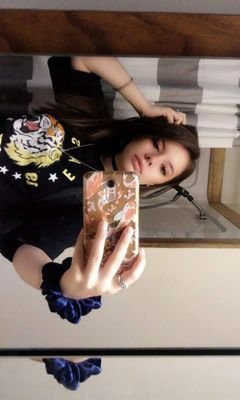 'm a cat person, a Leo♌, My favorite color is 💛🌞🌻YELLOW, An Artist, I have a goal to swim with sharks, and I post random stuff.🌹
J. R. W