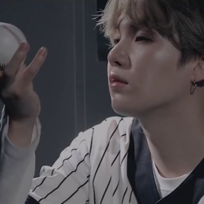 We love BTS! š Bitch iām gay! š³ļøāšāØ#Portugalšµš¹š°š·