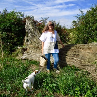 I am an Edward Norton fan, animal lover and Artist. Love walking in the Fens with Mr Patch my Jack Russell. Great-granddaughter of Maurice Richard Josey.