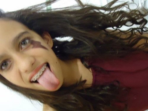 Faço teatro , e meu sonho é ser uma atriz , sou uma pessoa objetiva e dia 10 de dezembro vou apresentar uma peça , Todos convidados :* !