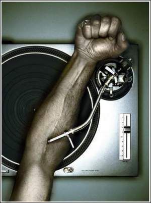 DJBlogger's profile picture. Deutscher House & Electro DJ mit dem i-Tüpfelchen Scratch-Skills.