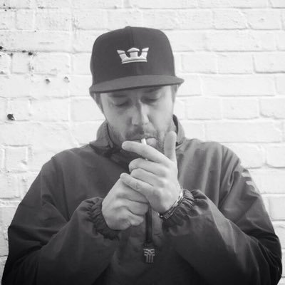 House/Garage/Techno DJ/Producer from LDN
Bkn: bookings@submergedjs.co.uk
Rmxs: dweller@musician.org
@ProjectLondonR
https://t.co/ANPg6cbTrR Alt Thurs 8-10pm