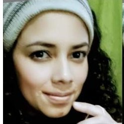 Diseñadora de gráficos, portales web, apasionada del crochet, de las plantas, la pintura, la artesanía, freelance y madre ♥