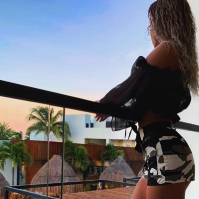 michamoo_'s profile picture. poma queens '15