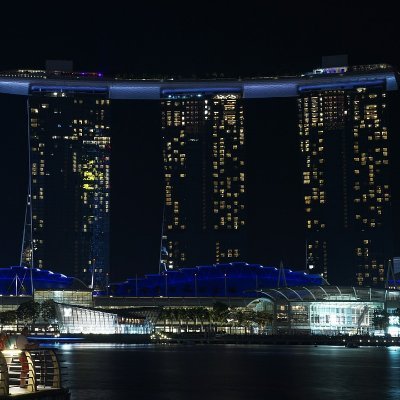 The nature, sights, and people of Singapore--displayed entirely in images.