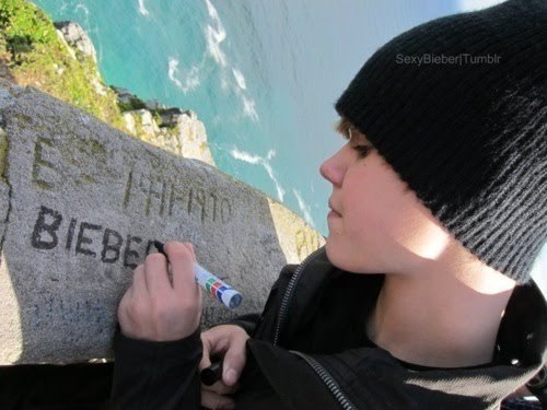 ϟ FC Justin Dєєliçiα :99 ϟ
    FC Oficial
Sigam as donas:
http://t.co/9rO9vf6e8J
http://t.co/seoEura8Lc