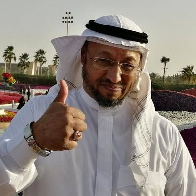 مستشار القيادة الإدارية والتدريب وخبير التخطيط الاستراتيجي والتشغيلي