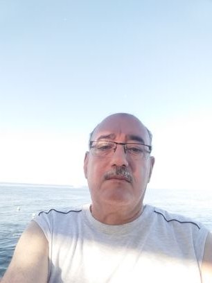 مهندس طيران سابقا وحاليا على المعاش وزملكاوى صميم