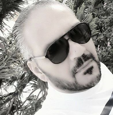 تمر الحياه بين حلم وأمنيه ولا يحدث إلا ما كتب الله لنا ....
عيون تحلم
وقلب يتمنى ، ورب كريم