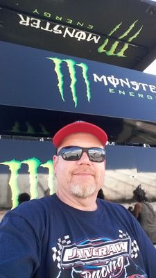Im a fan of @nfl, Fantasy Football and ALL motorsports,, @NASCAR is my ❤, @iracing is what i do,, not for a living but where you will find me 🏁