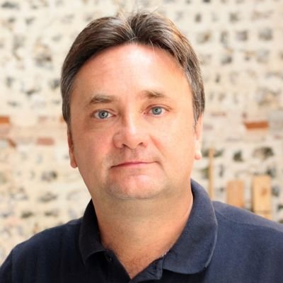 Fondateur de Posti Kits.
https://t.co/vOtgOoYoTq
des kits d'objets High Tech faciles à assembler.
Participe aussi souvent aux podcasts https://t.co/cb1XVpKi1h