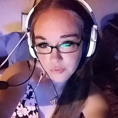 Female PS4 Gamer
show $um luv & follow!
https://t.co/YVKGvjt1O5
Follow the Light!
@kaydenceivy100