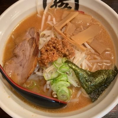 PinsaTa's profile picture. 愛するって決めたなら愛して。