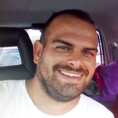 Licenciado en Periodismo y Diplomado en Relaciones Laborables. Chicharrero, Tinerfeño y Canario. No soy muy de tuitear, prefiero tratar de usted..