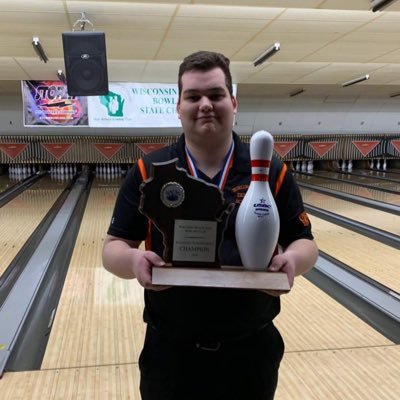 Bucks, Arsenal, Cubs, Bears, Blackhawks, and Optic fan. High School Bowling Team State Champ.