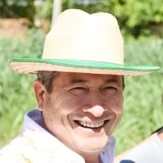 Soñador, orgulloso papá, productor agropecuario, docente, político al servicio de la gente. Candidato a Vicepresidente de Bolivia por @ComunidadCBo