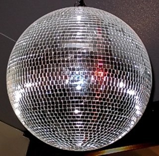 Discofacts tweets facts about #disco artists and disco music, concerts and old rare clips. And every thursday eve, a picture sleeve! Now dance honey!