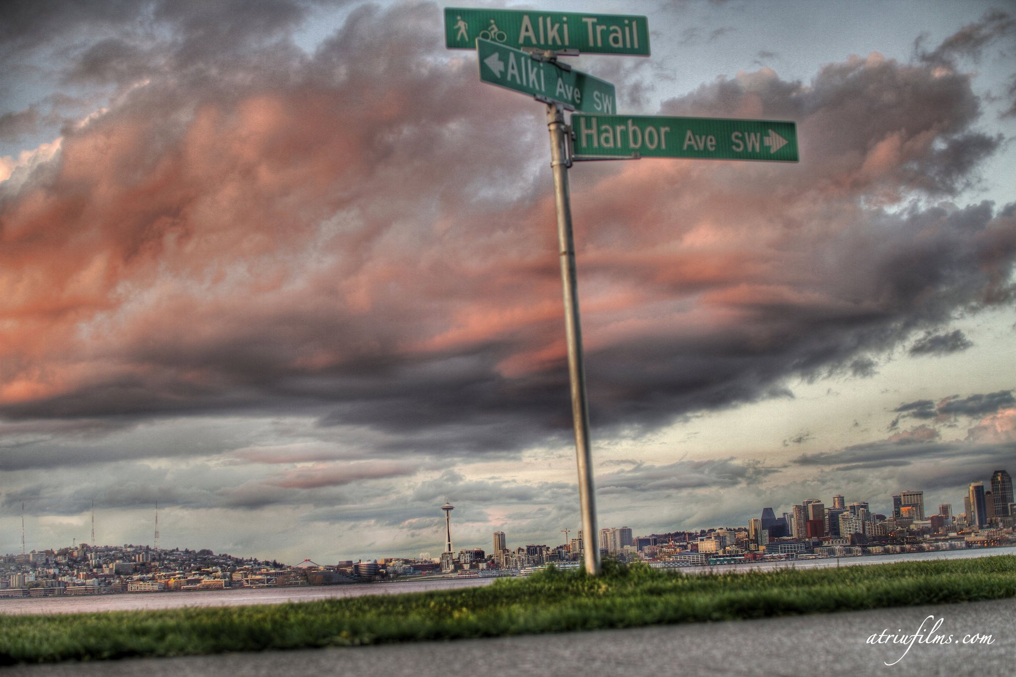 Nomads exploring West Seattle, letting all its little secrets out for the world to enjoy.