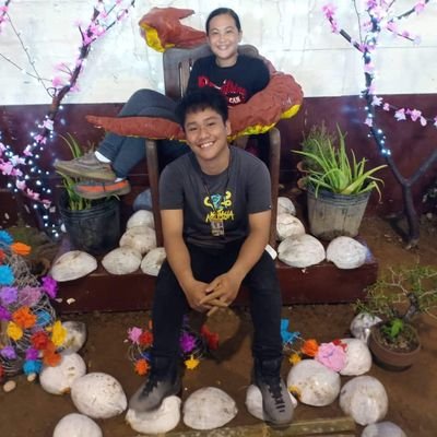 LonelyLantern18's profile picture. May this memory stay frozen in time.