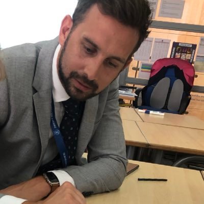 Back in the sandpit. Apple educator, Google Trainer. Teacher of languages. NPQSL 23 - completed it.