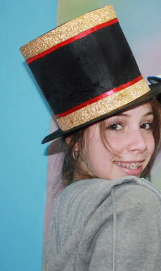As pessoas não se tornam especiais pela maneira de ser ou agir, mas pela profundidade que atingem nossos sentimentos.