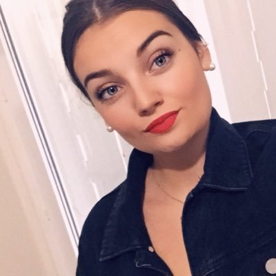 Cyndeeel's profile picture. 🌹