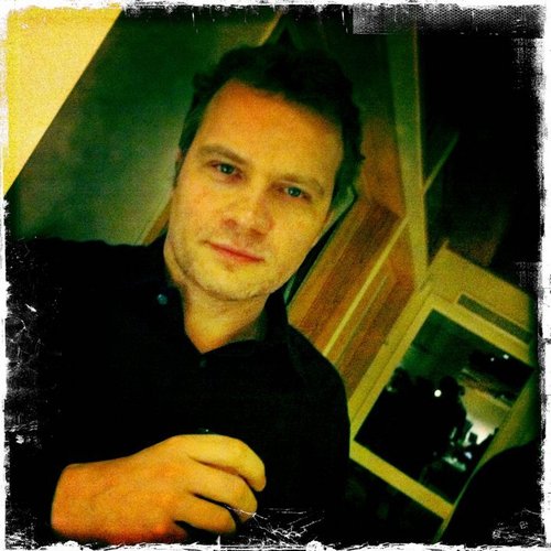 AndyGvn's profile picture. Guitarist and dreamy idealist...