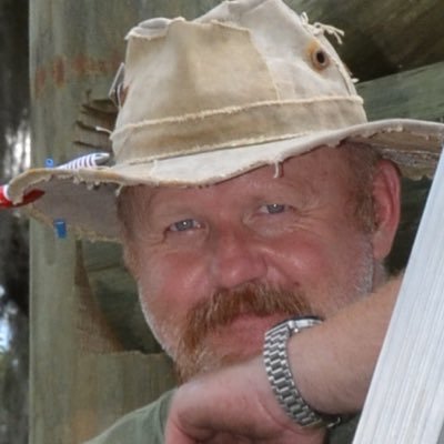 r_whitten's profile picture. 