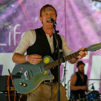 TimHole's profile picture. teacher, illustrator, MSc nutritionist, bike enthusiast & guitarist+songwriter.