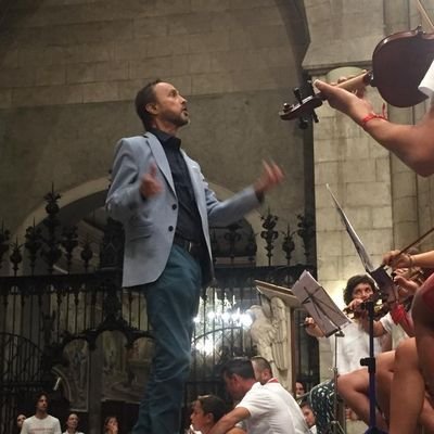 xamudireccio's profile picture. Filosofia UB, Superior de música a ESMUC, direcció coral a FCEC, flautes antigues. Director del Cor Xamusia-cor de noies. Professor tants anys. Verd casteller