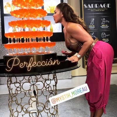 xxxmystik's profile picture. serva me serva bote