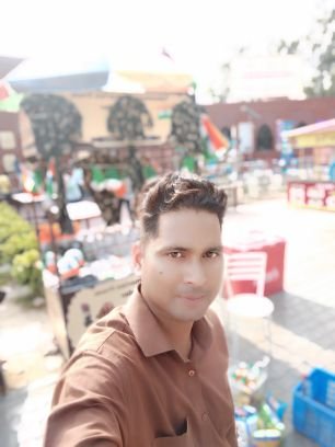 Hello, I'm Pankaj Tiwari. I am a Digital Marketing Expert.