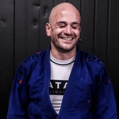 That's Mister Barry Oglesby to you.

I'm a Brazilian Jiu Jitsu coach. Really.

You can contact me at barry@kyuzo.ie or click the link below to train with me.