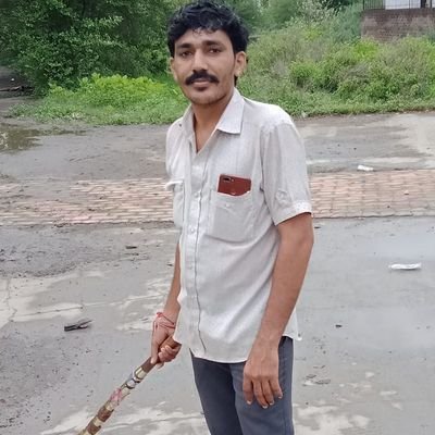 *वक़्त के साथ चलना कोई जरुरी नहीं...*
*सच के साथ चलिए एक दिन वक़्त आपके साथ चलेगा....*!                            ,