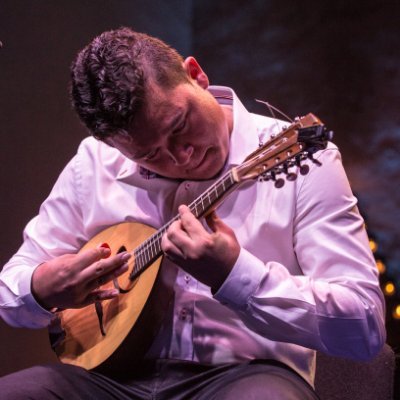 Maestro en música UNAB, Requintista y Mandolinista, Ganador de los mas importantes premios entre ellos el Gran Premio Mono Núñez 2009, 2013 y 2020