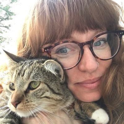 Dogs and cats and rocks and art and music and books and yoga, and social justice and Lake Superior. 💪🏼✌🏼💙💚she/her