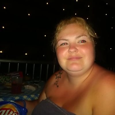 rachelmaxfield5's profile picture. Im currently struggling through life with M.E/CFS and fibromyalgia. 

i have a daughter and 2 wonderful step children and a lovely husband