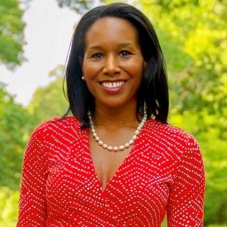 Jersey girl, (former) news reporter, PR exec, half-marathon FINISHER, do gooder, Terrapin AND, Tar Heel class of 2020 MPA graduate!