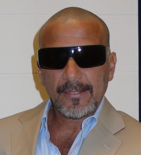 Participe dessa experiência interativa: você e os personagens de Tal Filho Tal Pai... online! Eu sou Eduardo Goldman, empresário, produtor artístico e cultural.