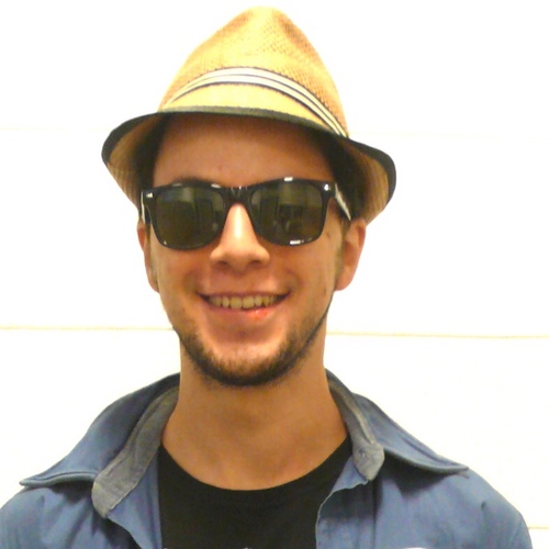 Participe dessa experiência interativa: você e os personagens de Tal Filho Tal Pai... online! Eu sou o Dré, guita da Agnátus, marcumdez que eu tô aí, haushuahs