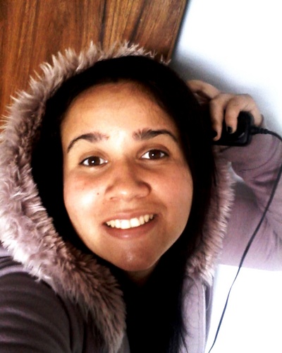 Simpática, sincera, amorosa, amiga....Mas também chata, vingativa e honesta !!!
Ah, ninguém é perfeito***
