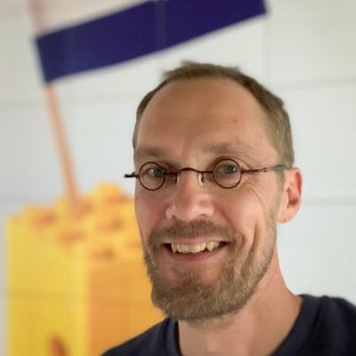 Dronten | ergotherapeut | fotograaf | kunst | lezen | vlaggen | | hardlopen | Instagram: marcelsjoers |