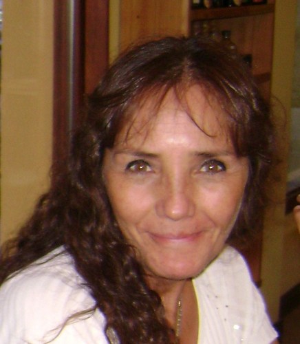 Mujer, casada, madre, médica,trabajadora de la salud pública, especialista en alcoholismo. VIVAN LOS G.I.A. (Grupos Institucionales de Alcoholismo)!!!!!.